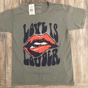 Love is Louder T-shirt size XS